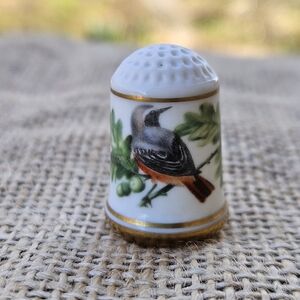 Vintage Bird Thimble 1979 Franklin Mint Common Redatart